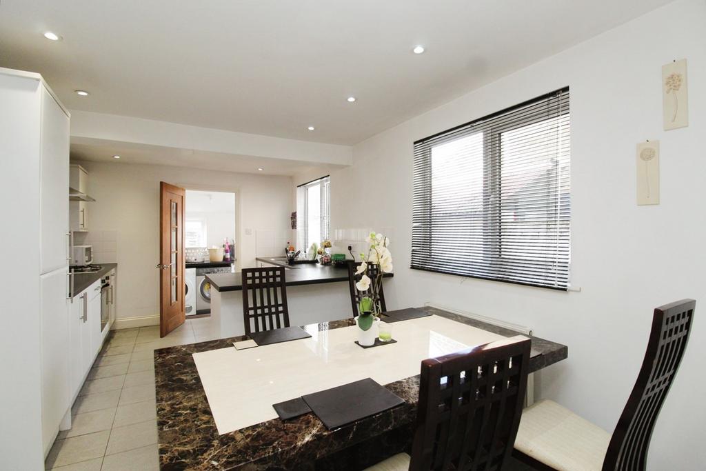 Empress Avenue, ILFORD, IG1 3 bed terraced house for sale £475,000