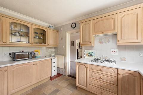 2 bedroom detached bungalow for sale, Friars Close, Whitstable