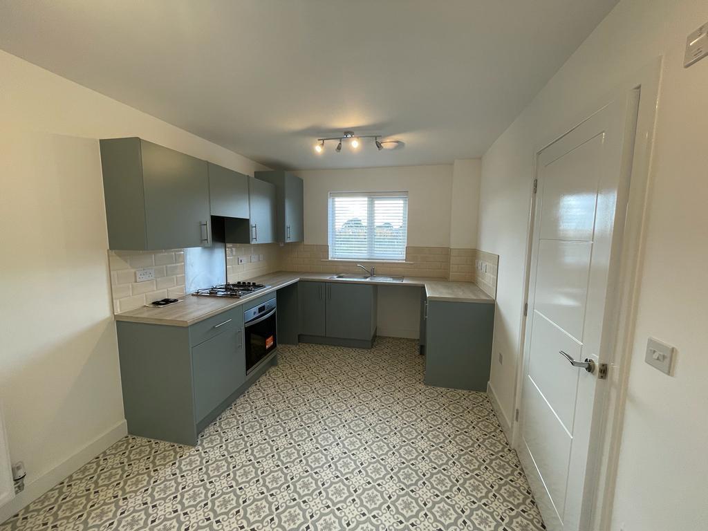 Tulip Tree Close, Thirsk 3 bed semidetached house £1,100 pcm (£254 pw)
