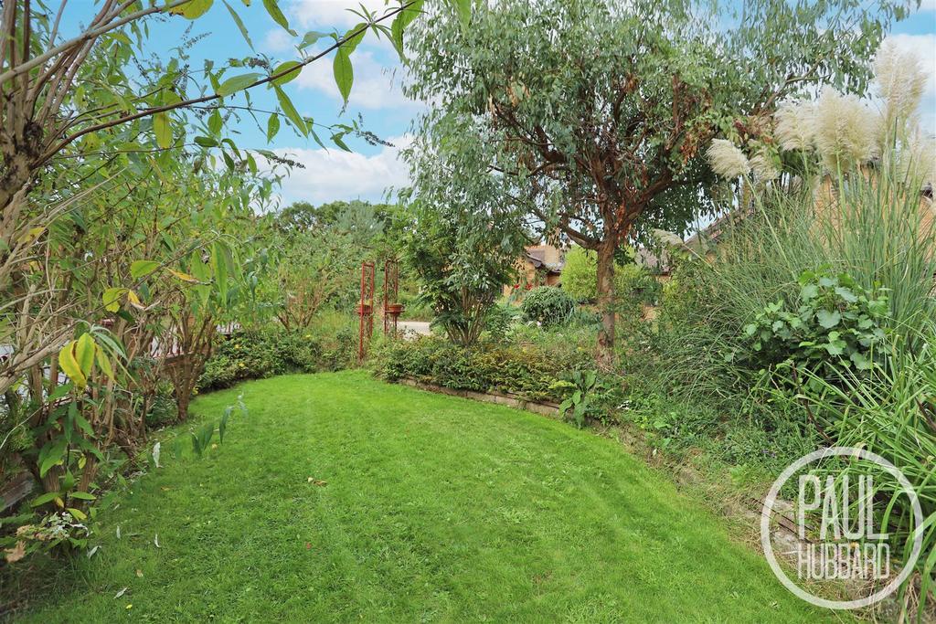 Borrow Road, Oulton Broad, NR32 4 bed detached bungalow for sale £550,000