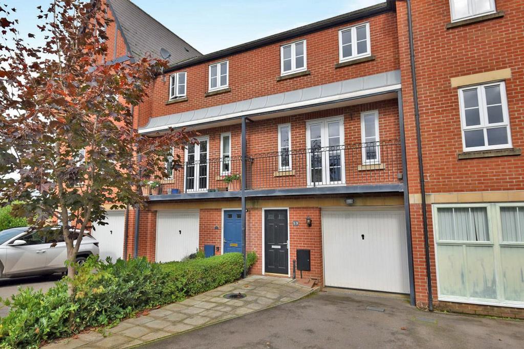 Popham Close, Tiverton 4 bed townhouse £1,400 pcm (£323 pw)
