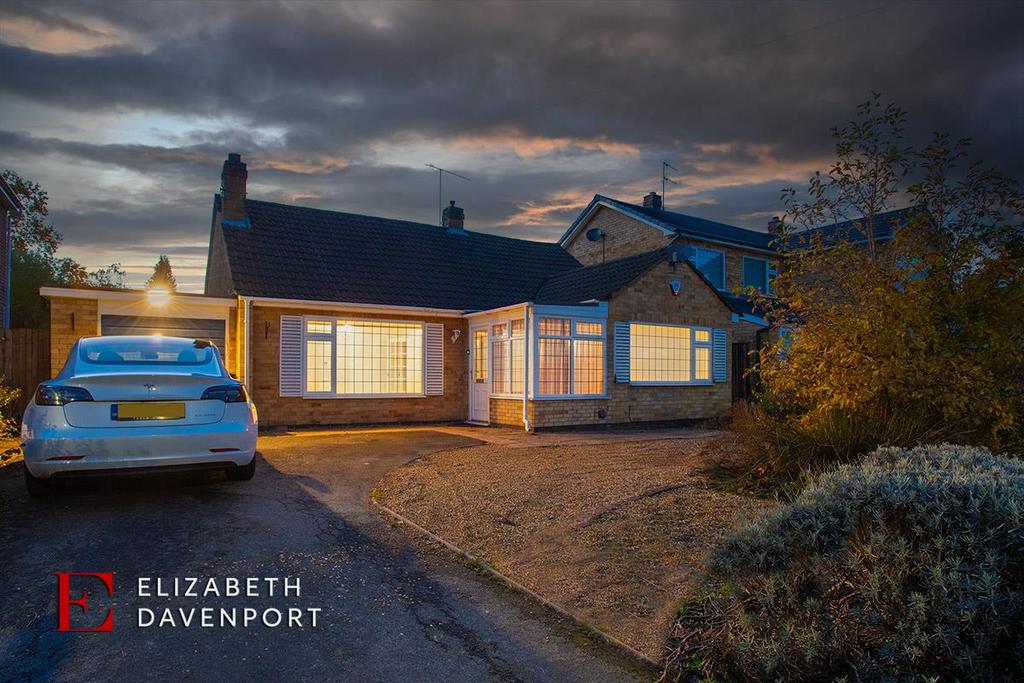 Windy Arbour, Kenilworth 2 bed detached bungalow for sale £495,000
