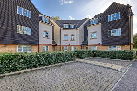 53 Retreat Way, Chigwell, IG7 6EL