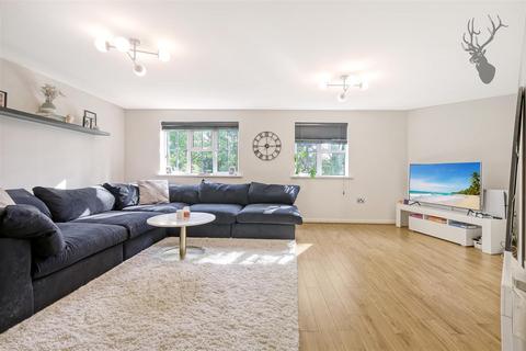 53 Retreat Way, Chigwell, IG7 6EL