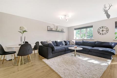 53 Retreat Way, Chigwell, IG7 6EL