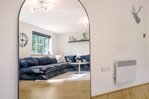 53 Retreat Way, Chigwell, IG7 6EL