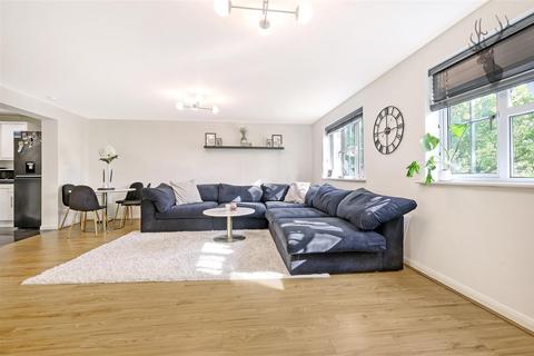 53 Retreat Way, Chigwell, IG7 6EL
