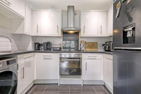 53 Retreat Way, Chigwell, IG7 6EL