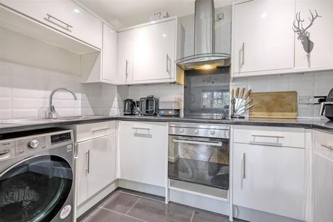53 Retreat Way, Chigwell, IG7 6EL