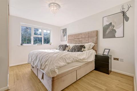 53 Retreat Way, Chigwell, IG7 6EL
