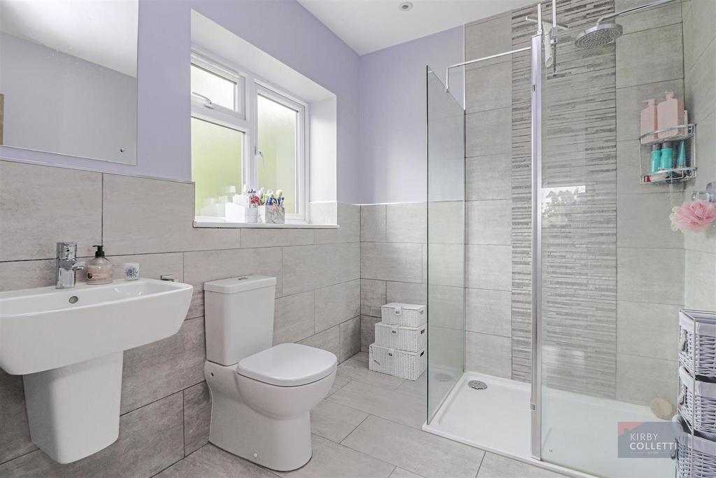 En suite to bedroom two