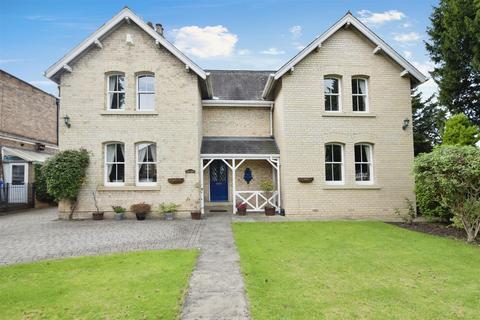 2 Croft Drive, Anlaby, Hull, HU10 7DZ