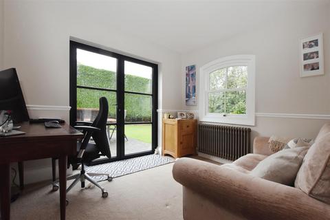 2 Croft Drive, Anlaby, Hull, HU10 7DZ