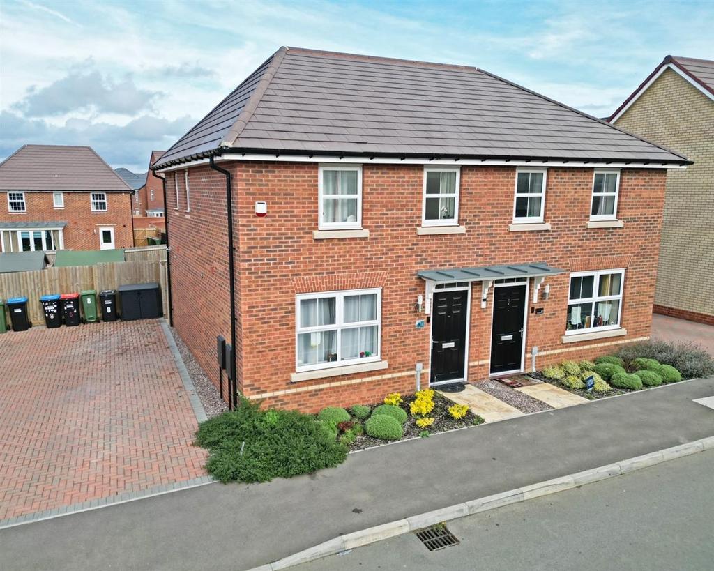 Cranwell Crescent, Eaton Leys, Milton Keynes 3 bed semidetached house
