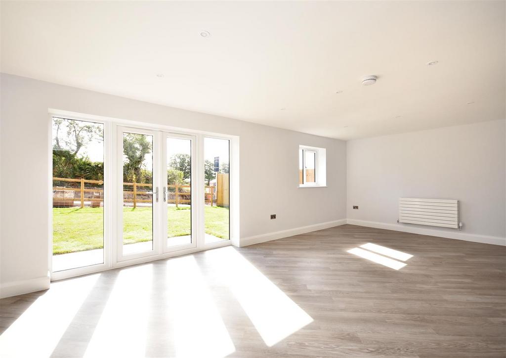 12 Ridgewell Hill-dining area.jpg