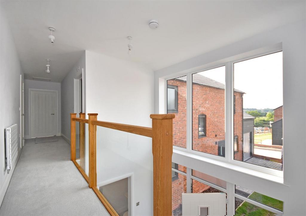 12 Ridgewell Hill-landing.jpg