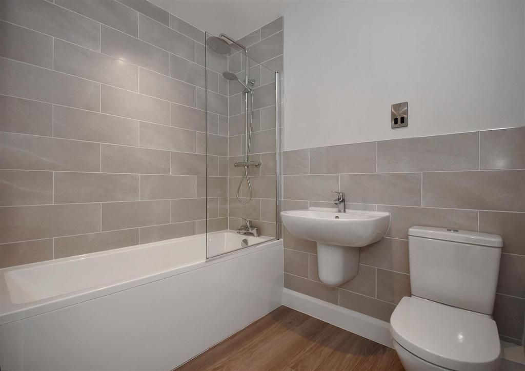 12 Ridgewell Hill-bathroom.jpg