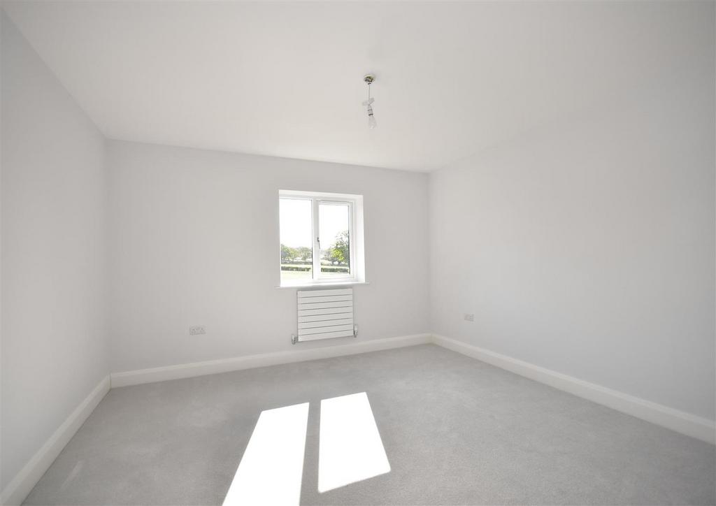 12 Ridgewell Hill-bed2.jpg