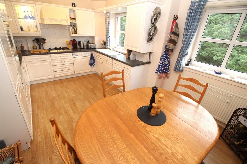 Cragburn Gate, Albert Road, Gourock 2 bed flat for sale £229,000