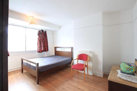 5 Laurel Gardens, Hounslow, TW4 6AQ
