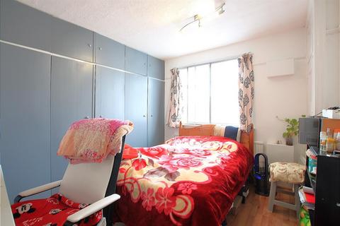 5 Laurel Gardens, Hounslow, TW4 6AQ