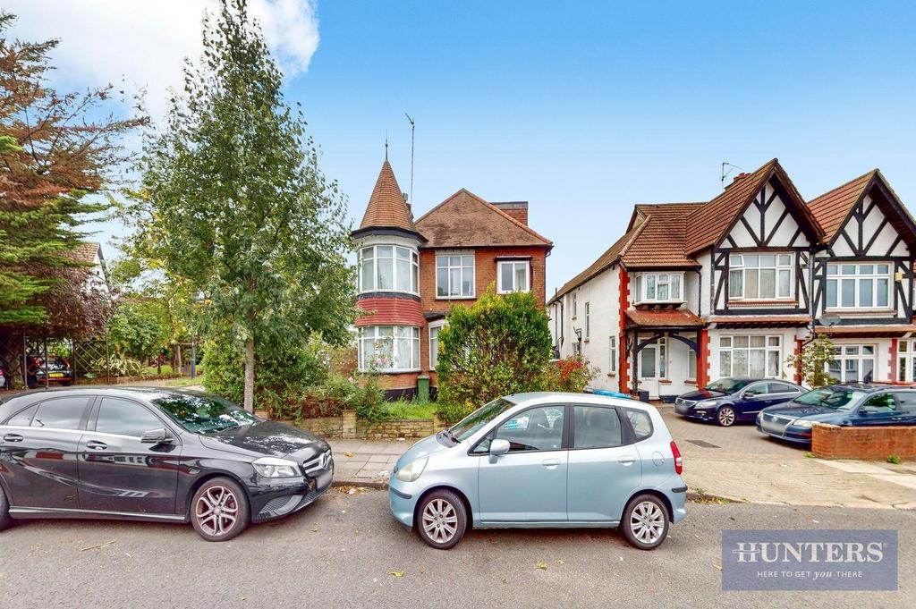 Manor Drive, Wembley, Middlesex, HA9 8EF 5 bed semidetached house for