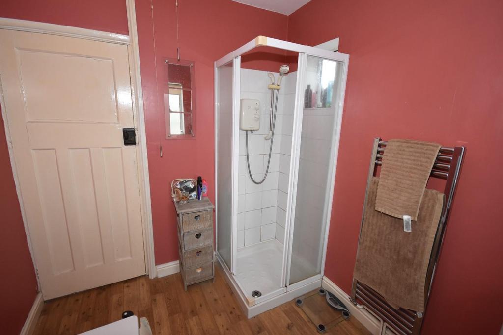 Bathroom 02.jpg