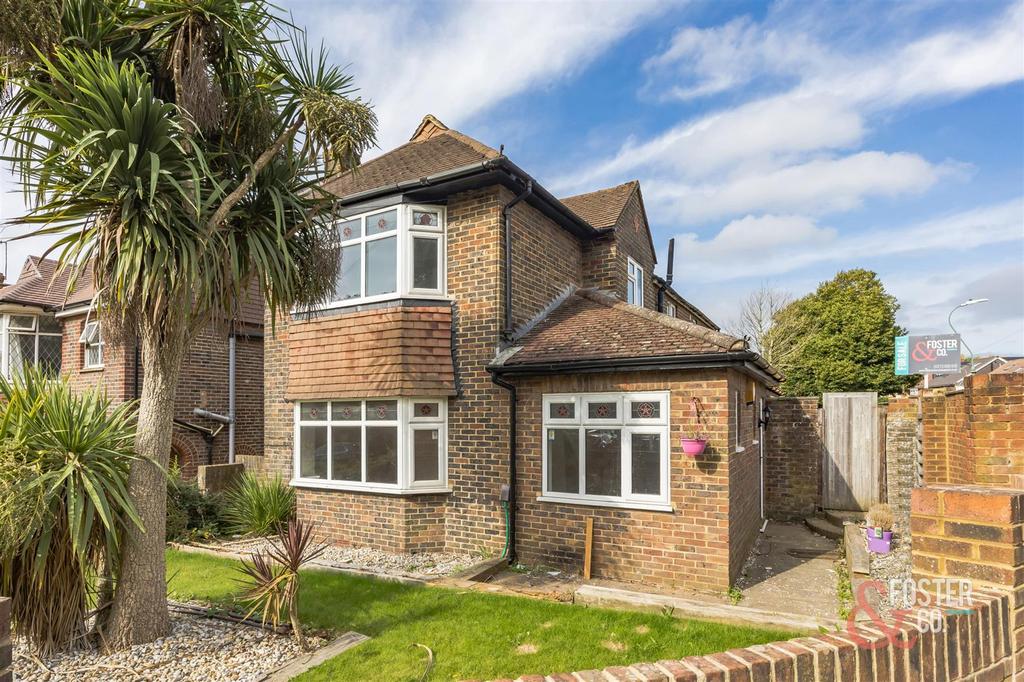 Holmes Avenue, Hove 4 bed detached house £3,000 pcm (£692 pw)