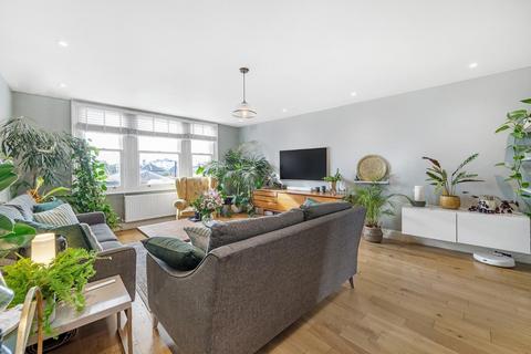 84d Acre Lane, London, SW2 5QN