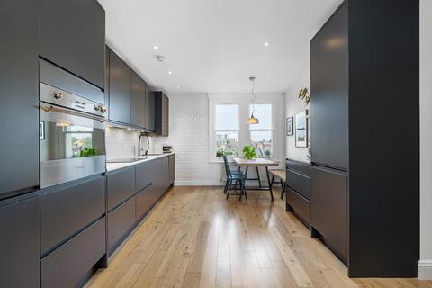 84d Acre Lane, London, SW2 5QN