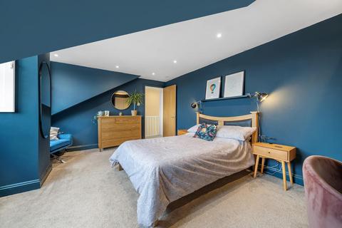 84d Acre Lane, London, SW2 5QN