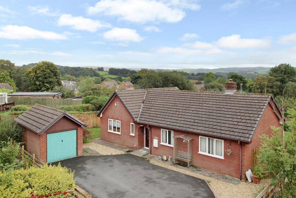 Crossgates, Llandrindod Wells, LD1 3 bed detached bungalow for sale £280,000