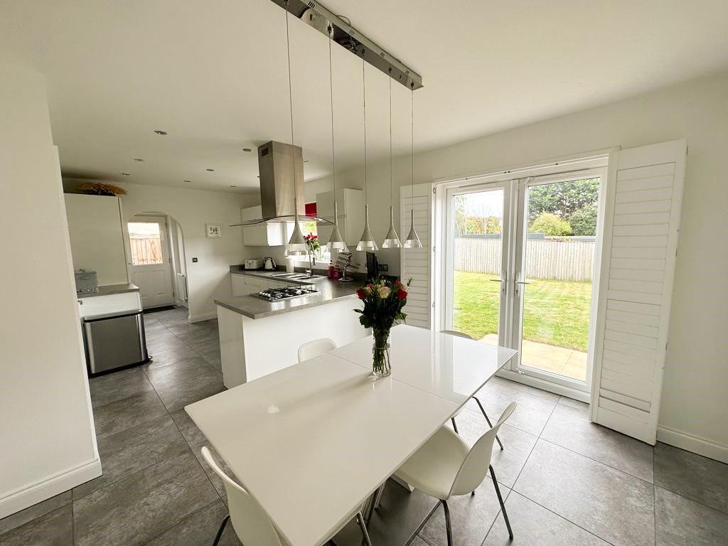 Living/dining kitchen