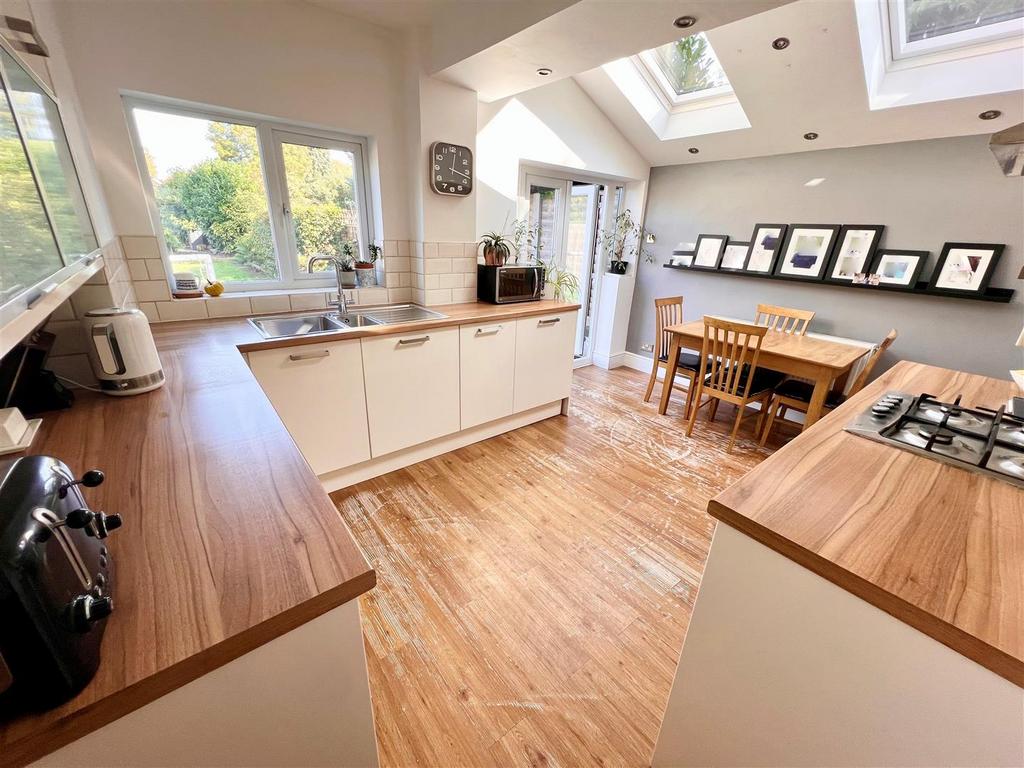 BR34 Kitchen.jpg