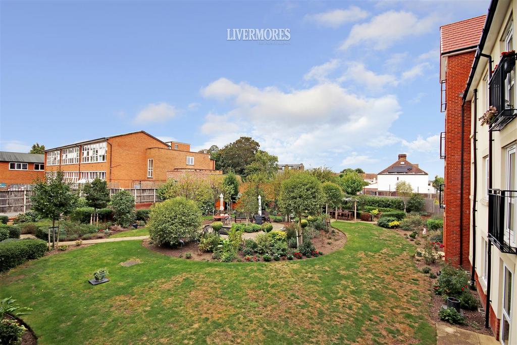 King Edward Avenue, Dartford 1 bed apartment for sale £280,000