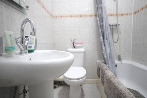 Flat 3, Towering House Cheltenham Mount, Harrogate, HG1 1DW