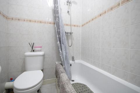 Flat 3, Towering House Cheltenham Mount, Harrogate, HG1 1DW