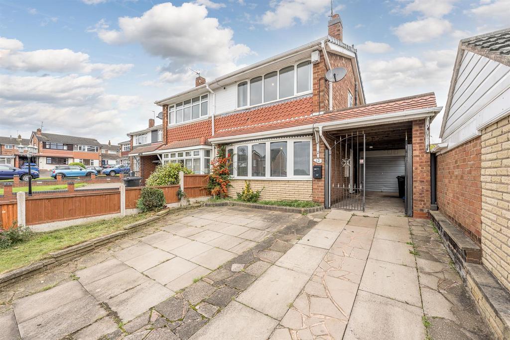 Silva Avenue, Kingswinford, DY6 8PL 2 bed semidetached house £200,000