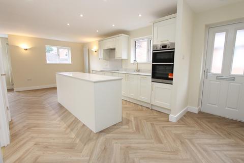 30 Fredericks Close, Norton, Stourbridge, DY8 3YW