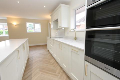 30 Fredericks Close, Norton, Stourbridge, DY8 3YW