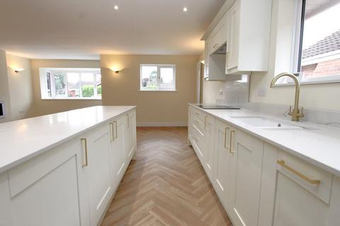 30 Fredericks Close, Norton, Stourbridge, DY8 3YW