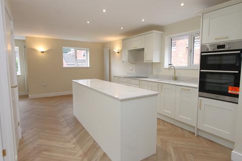 30 Fredericks Close, Norton, Stourbridge, DY8 3YW
