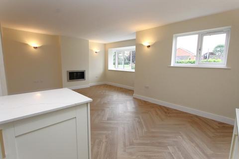 30 Fredericks Close, Norton, Stourbridge, DY8 3YW