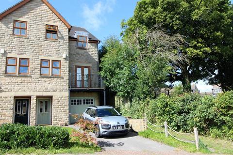 2 Brambleside, Denholme, Bradford, BD13 4DG