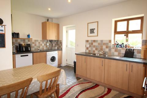 2 Brambleside, Denholme, Bradford, BD13 4DG