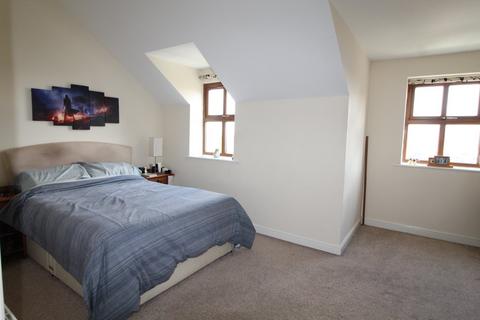 2 Brambleside, Denholme, Bradford, BD13 4DG
