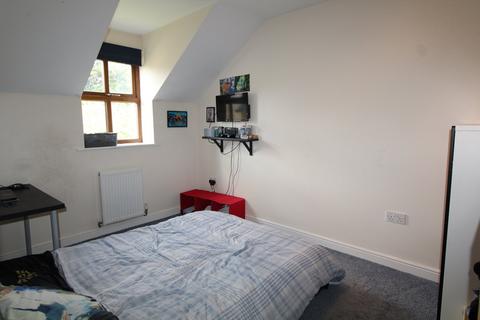 2 Brambleside, Denholme, Bradford, BD13 4DG