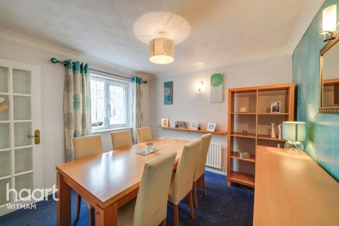 63 Barwell Way, Witham, CM8 2TY
