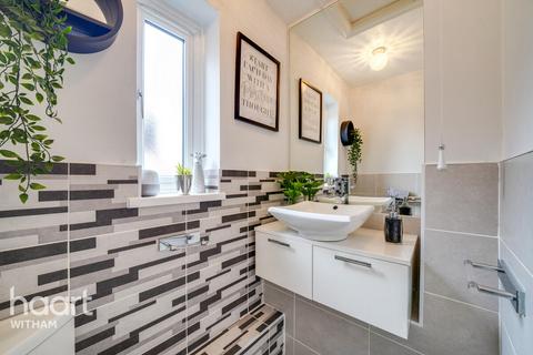 63 Barwell Way, Witham, CM8 2TY