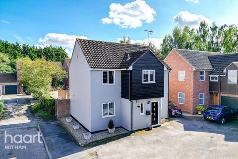 63 Barwell Way, Witham, CM8 2TY